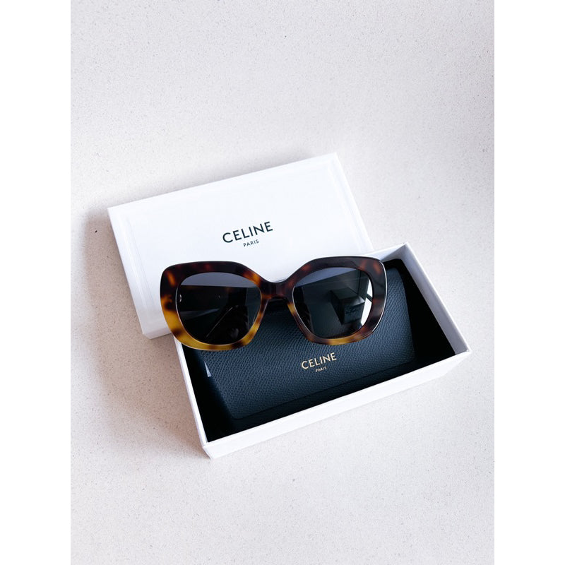 Celine Triomphe 06 Sunglasses กรอบ Acetate ของแท้พร้อมประกัน 1 ปี CL40226U