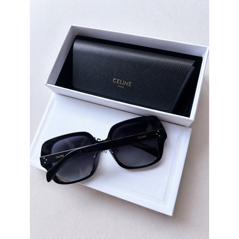 Celine Square Oversized ร้านแอมขายของแท้เท่านั้นนะค้า CL40241F