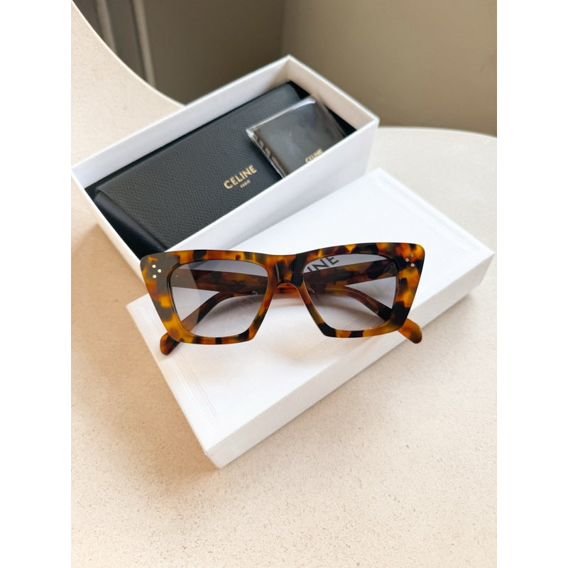 Celine Cat Eye  S187 Sunglasses ทรงสี่เหลี่ยมแคทอาย คลาสสิค ร้านแอมของแท้เท่านั้นค่า CL40187I