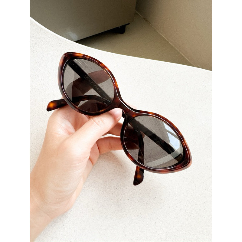 Celine Cat Eye S264 Sunglasses CL40264U รุ่นน้องลิซ่า ร้านแอมของแท้เท่านั้นค่า