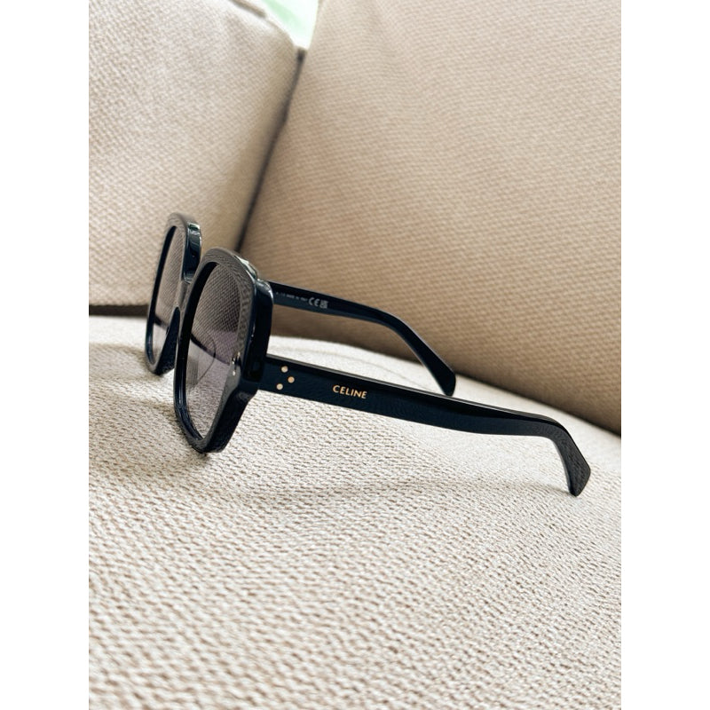 Celine Square Oversized ร้านแอมขายของแท้เท่านั้นนะค้า CL40241F