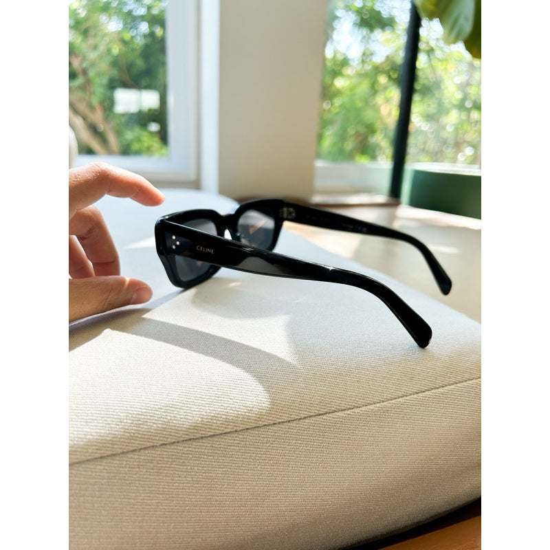 Celine Rectangular รุ่นน้องลิซ่า ทรงคลาสสิค ร้านแอมของแท้เท่านั้นค่า CL40267U