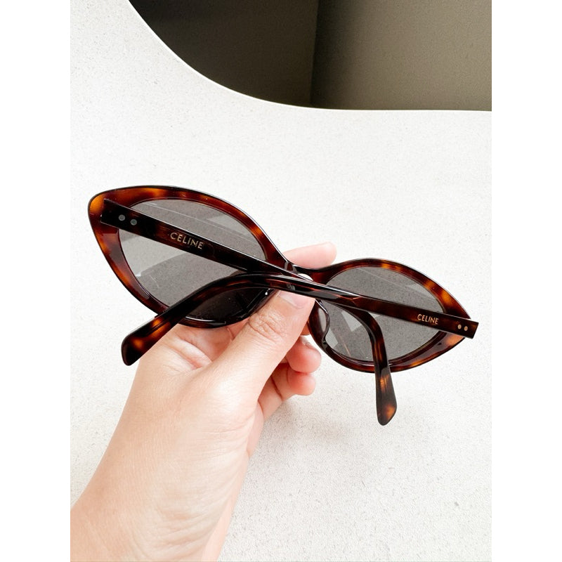 Celine Cat Eye S264 Sunglasses CL40264U รุ่นน้องลิซ่า ร้านแอมของแท้เท่านั้นค่า
