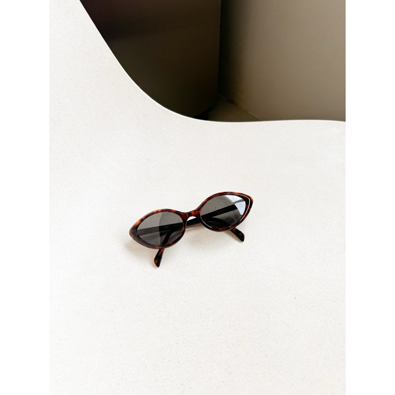 Celine Cat Eye S264 Sunglasses CL40264U รุ่นน้องลิซ่า ร้านแอมของแท้เท่านั้นค่า