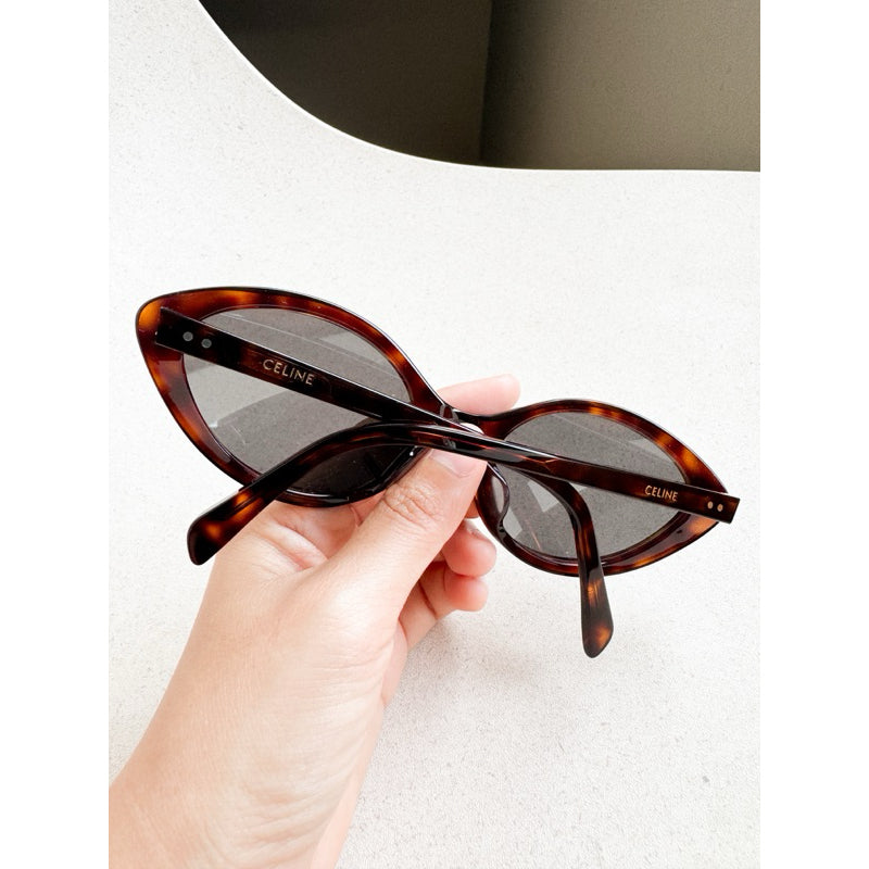 Celine Cat Eye S264 CL40264U Sunglasses รุ่นน้องลิซ่า ร้านแอมของแท้เท่านั้นค่า