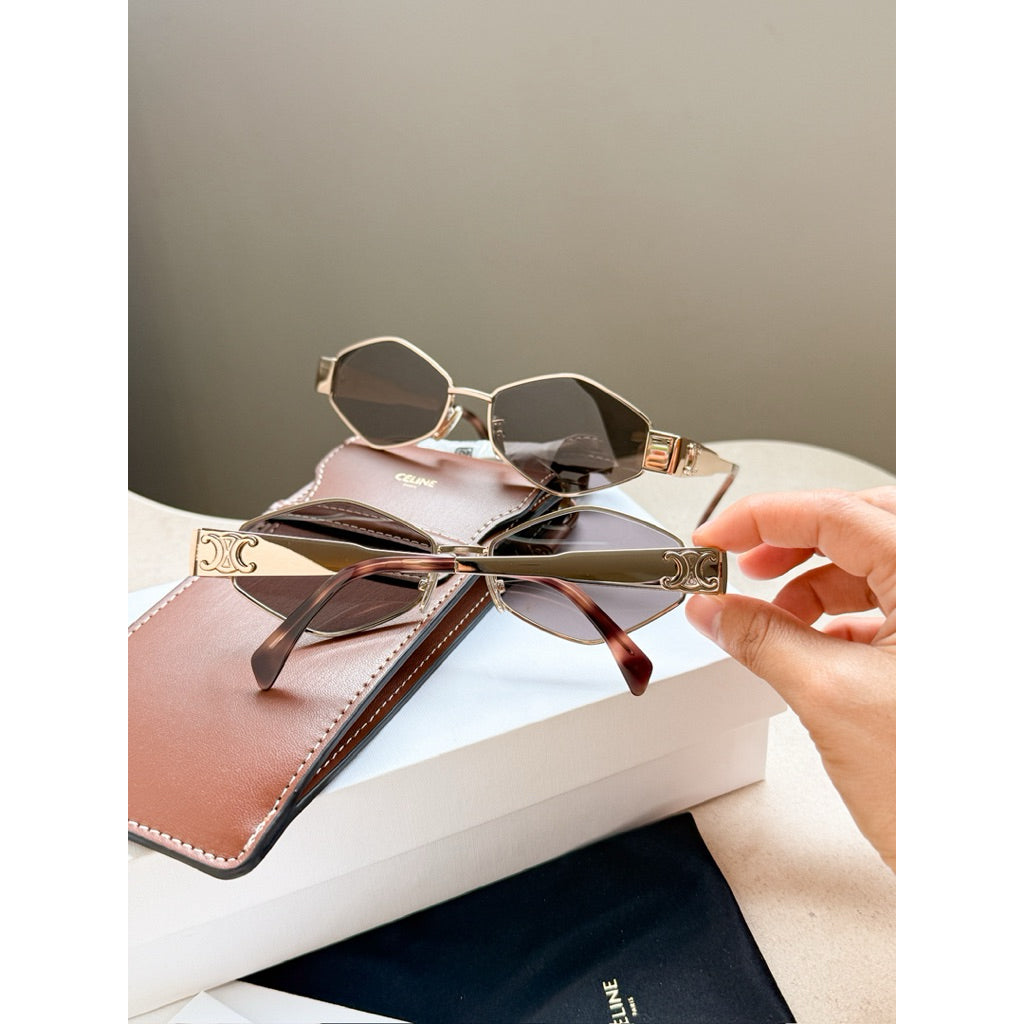 Celine Triomphe Metal 02 ร้านแอมของแท้เท่านั้นค่า CL40254U
