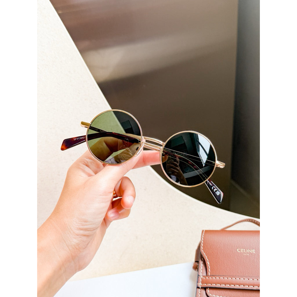 Celine Metal Frame 26 รุ่นนี้ได้เคสกระเป๋าสีน้ำตาลด้วยค่ะ ของแท้ CL40306U