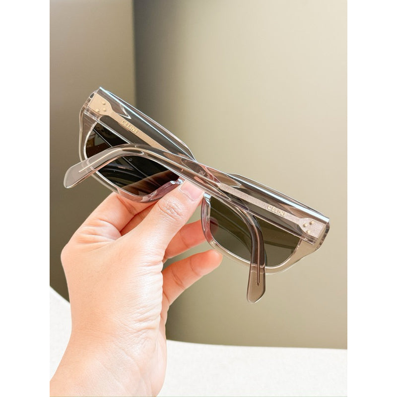 Celine Rectangular รุ่นน้องลิซ่า ทรงคลาสสิค ร้านแอมของแท้เท่านั้นค่า CL40267U