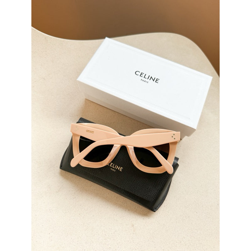 Celine Butterfly S005 ลุควินเทจเรียบหรู CL4005FN