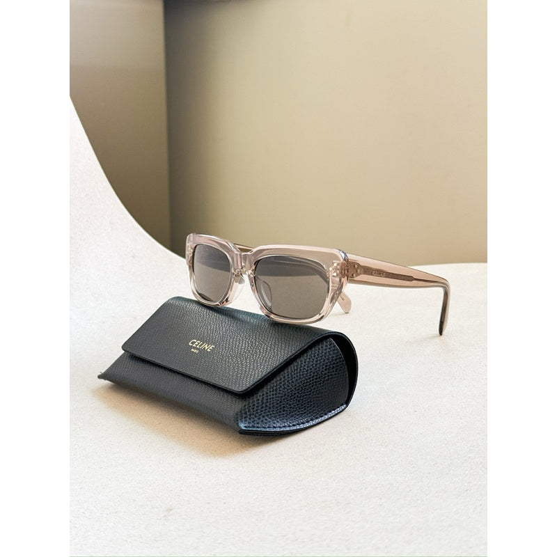 Celine Rectangular รุ่นน้องลิซ่า ทรงคลาสสิค ร้านแอมของแท้เท่านั้นค่า CL40267U