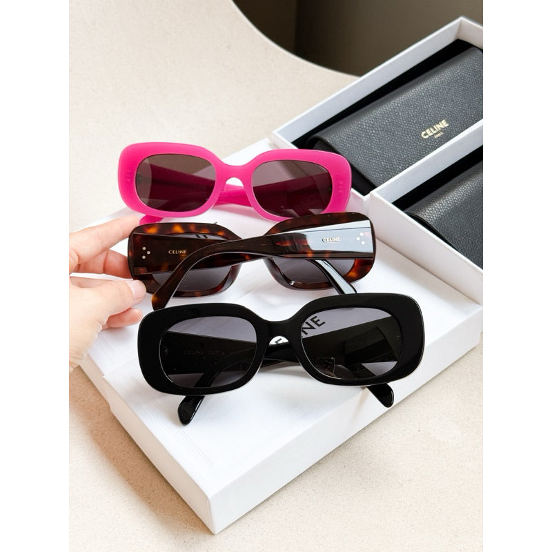 Celine 3 Dots Rectangular ผืนผ้าโอเวอร์ไซส์คลุมหน้าให้รูปหน้าสวย ของแท้ CL40287U