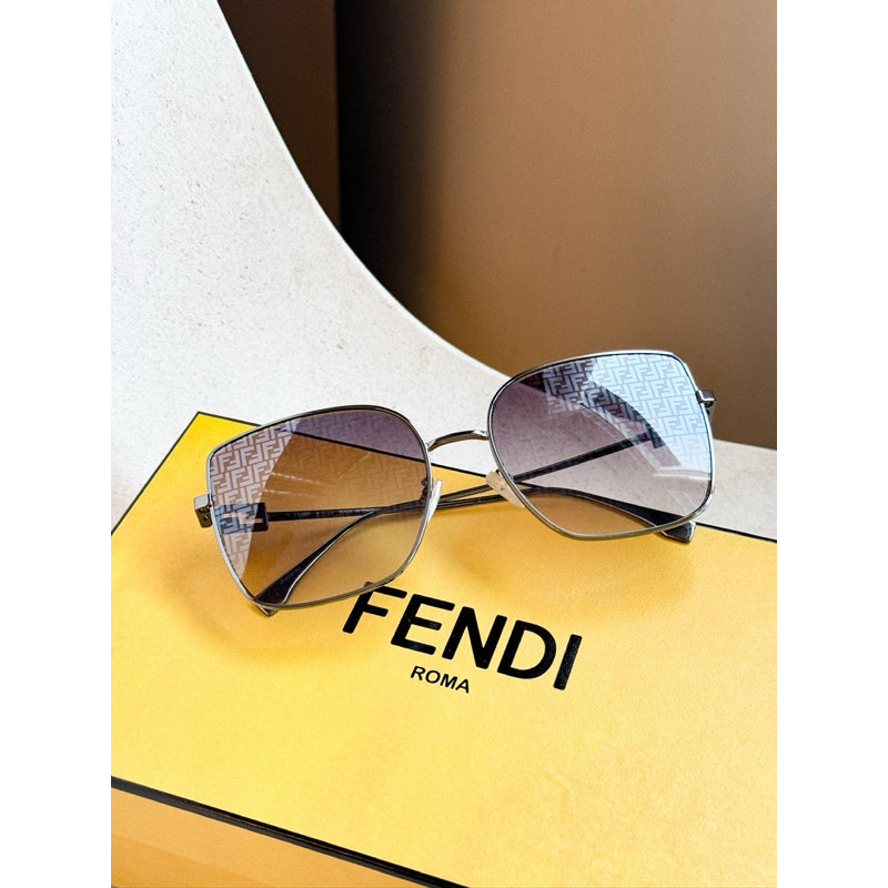 Fendi Baguette FF Micro Logo ทรงสวย ลายที่เลนส์ปังมากค่า ของแท้ FF40013U