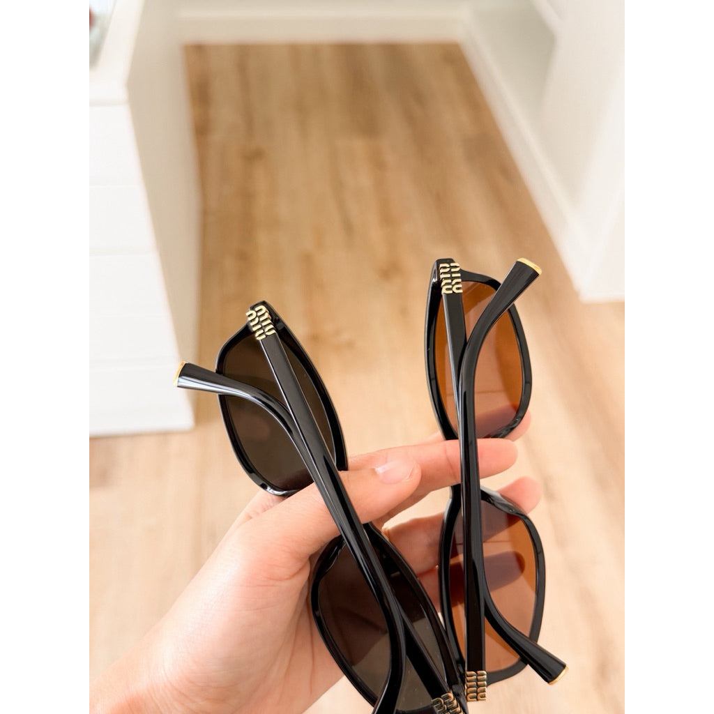 Miu Miu รุ่น A06SF แว่นกันแดดทรง D-Frame สวยชิค ของแท้ค่า