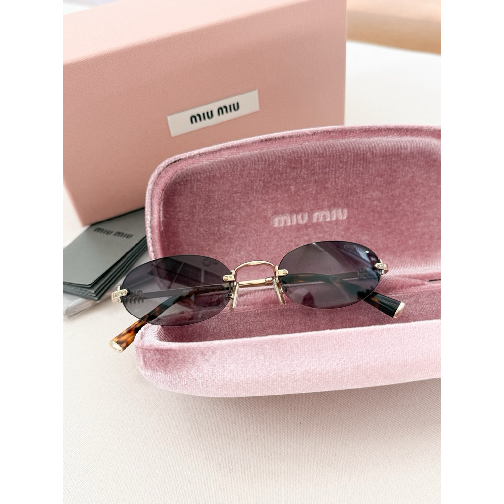 Miu Miu แว่นตารุ่น A54S วงรีไร้กรอบ สวยไร้ที่ติ ร้านแอมของแท้เท่านั้นค่า