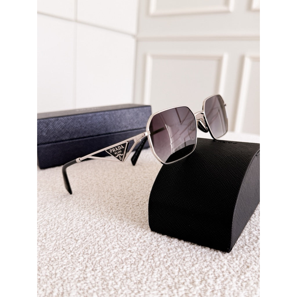 Prada แว่นกันแดด รุ่น A51S สวยตะโกนมีสีให้เลือกเยอะ ของแท้เท่านั้นค่า