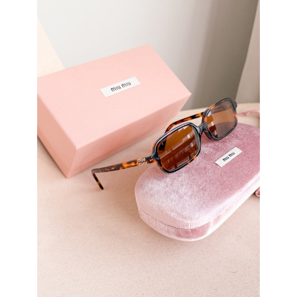 แว่นตา Miu Miu รุ่น 11ZSF ยอดนิยม สวยมากค่า ร้านแอมของแท้ทุกชิ้นค่ะ