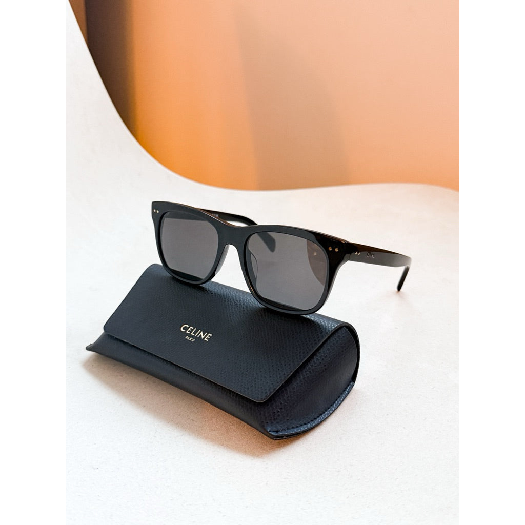 Celine Dots Square รุ่นที่คนรัก Celine ต้องมี ของแท้ค่า CL40322U