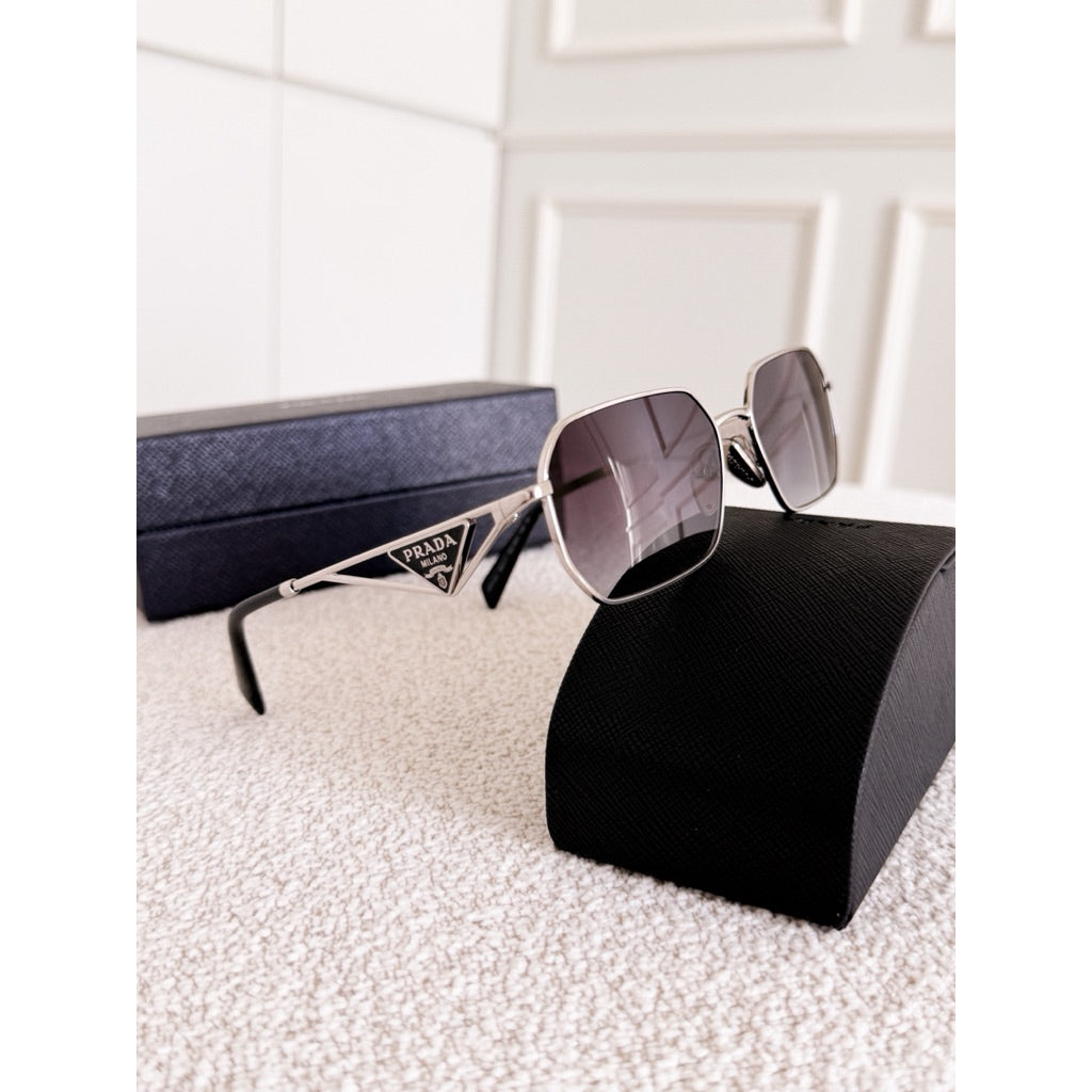 Prada แว่นกันแดด รุ่น A51S สวยตะโกนมีสีให้เลือกเยอะ ของแท้เท่านั้นค่า